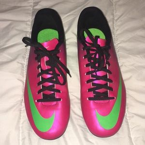 New Nike soccer cleats pink purple mercurial